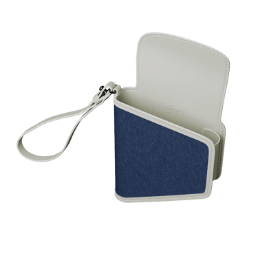 Pandangan sisi Denim Leather Fusion Duo Carry Case yang terbuka dan kosong, menampakkan kompartmen berstruktur dan material tahan lasak.