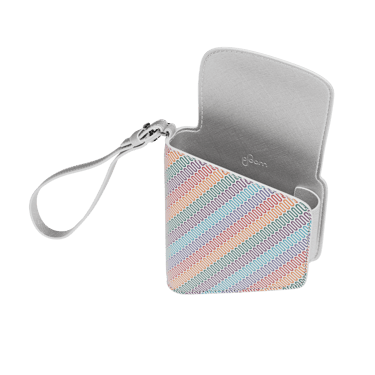 Pandangan sisi Multicolored Patterned Canvas Duo Carry Case yang terbuka dan kosong, menampakkan storan berstruktur dengan karakter visual berani.