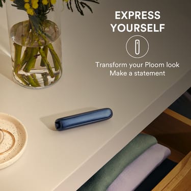 Panel hadapan Ploom AURA warna Mango Sorbet membolehkan pengguna mengekspresikan gaya dengan kemasan logam moden yang menawan.