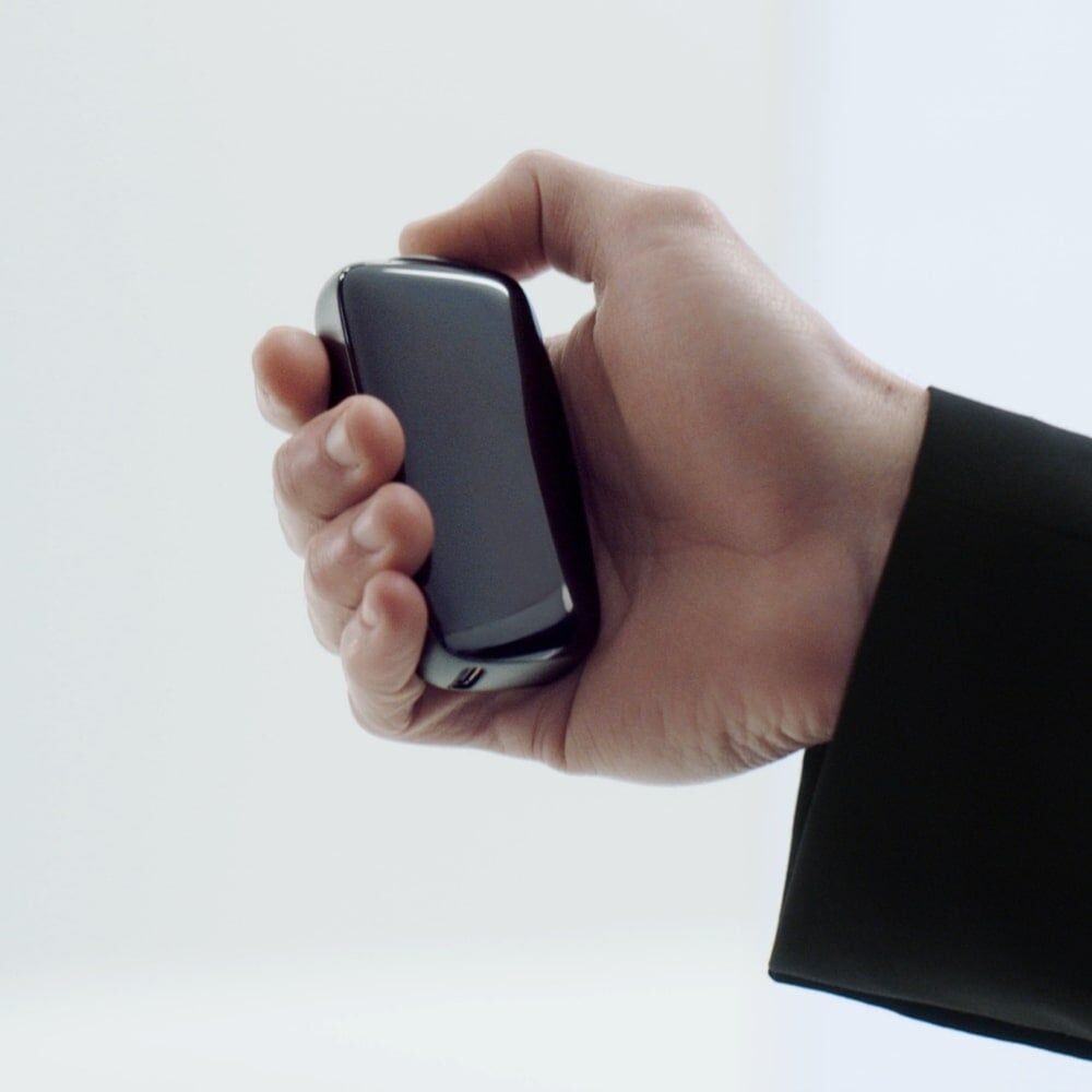 Ploom X Advanced Black hand shot
